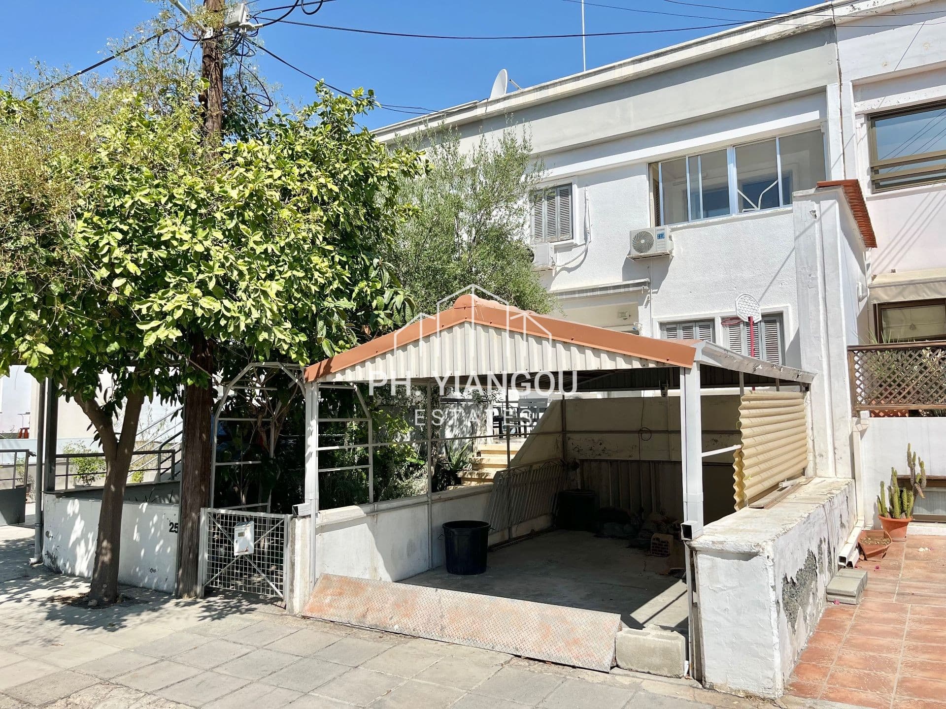 Μεταπώληση Μεζονέτα 3 υπνοδωματίων προς πώληση στην περιοχή Αγλαντζιά